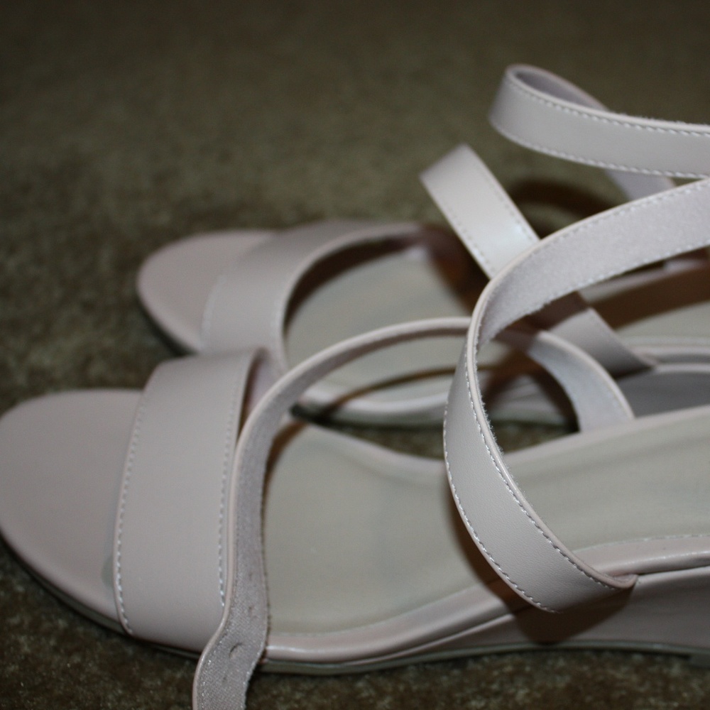 Payless Wedge 🩷 - Picture 2 of 5